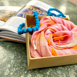 Khăn lụa vuông thủy ấn