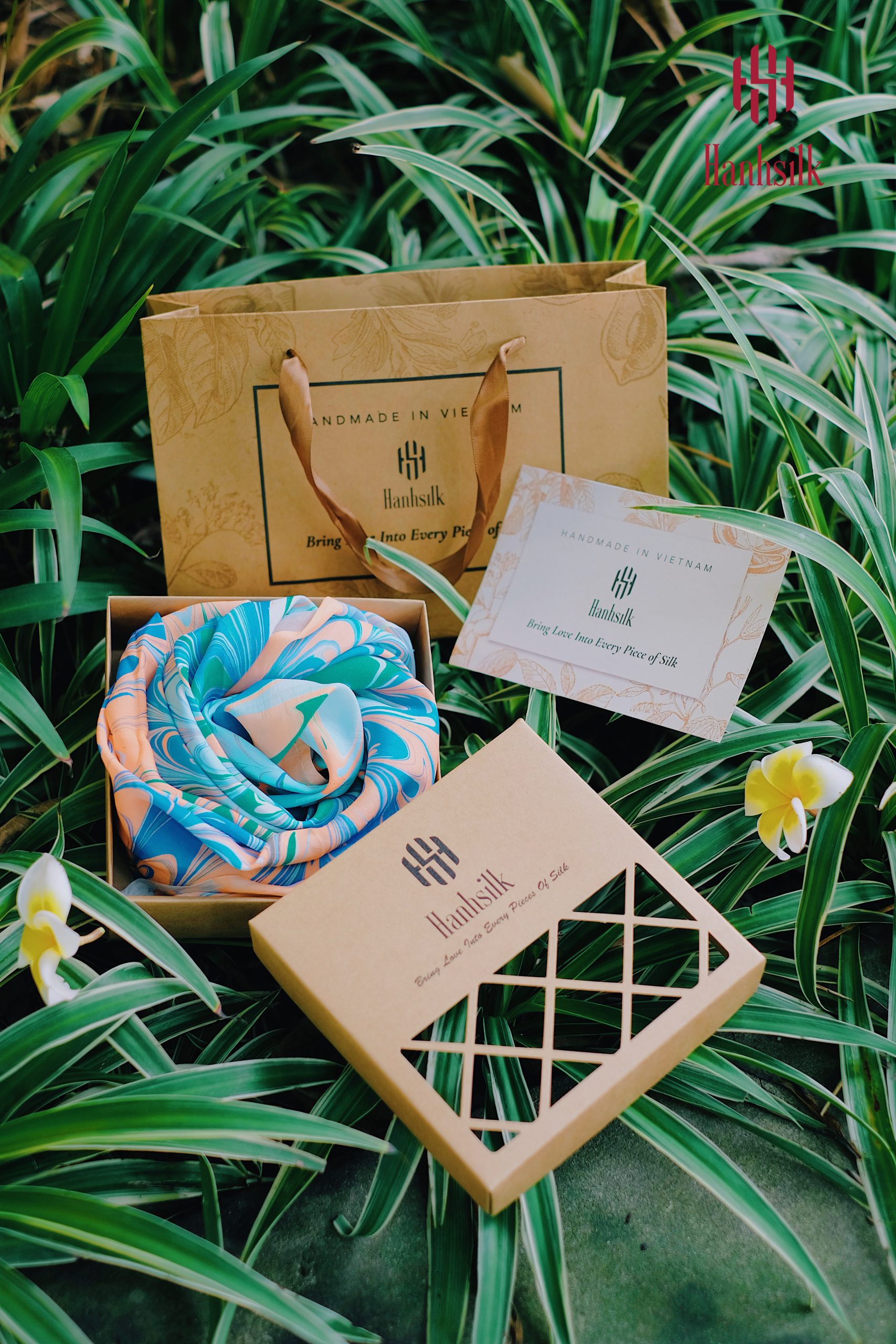 Khăn lụa vuông thủy ấn